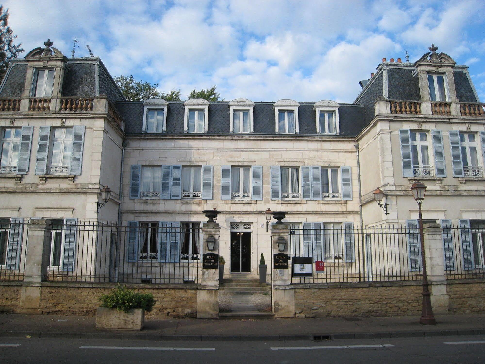 Hôtel Les Maréchaux Auxerre Extérieur photo